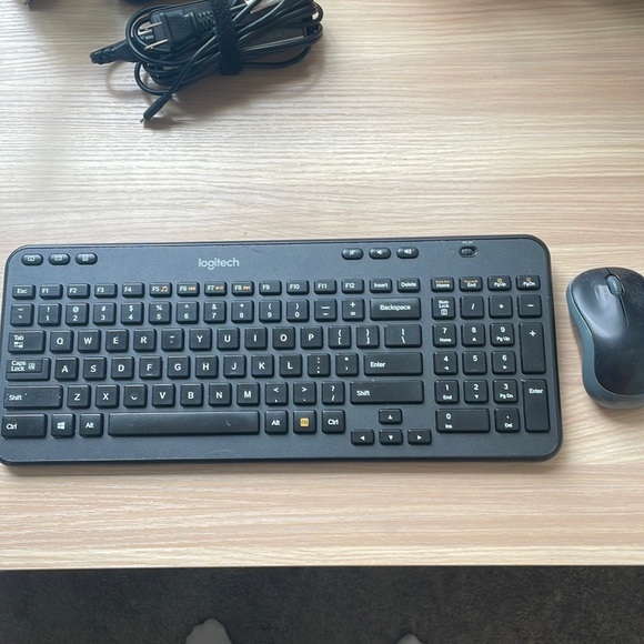 Logitech MK360 WIRELESS KEYBOARD AND MOUSE COMBO - Picture 2 of 2